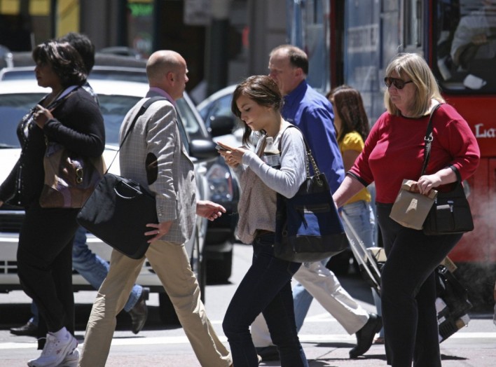 Apple Seeks Patent For Texting & Walking Feature