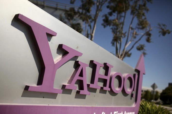 The Yahoo logo is shown at the company's headquarters in Sunnyvale, California April 16, 2013. The company will release its quarterly results on Tuesday. REUTERS/Robert Galbraith