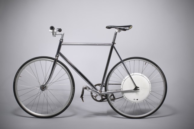 The FlyKly Smart Wheel Makes Cycling Easier