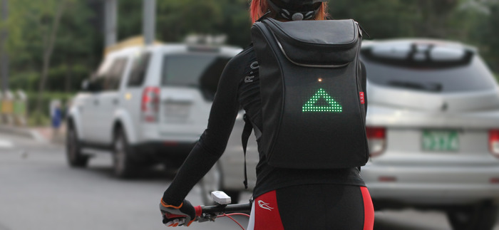 Cyclists’ SEIL Bag Signals LED Traffic Signs