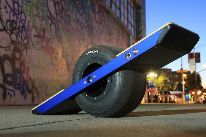 Fly With Onewheel:The Electric Self-Balancing Skateboard