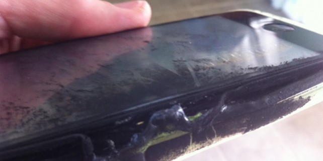 iPhone 5C Sets on Fire in School Girl’s Pocket