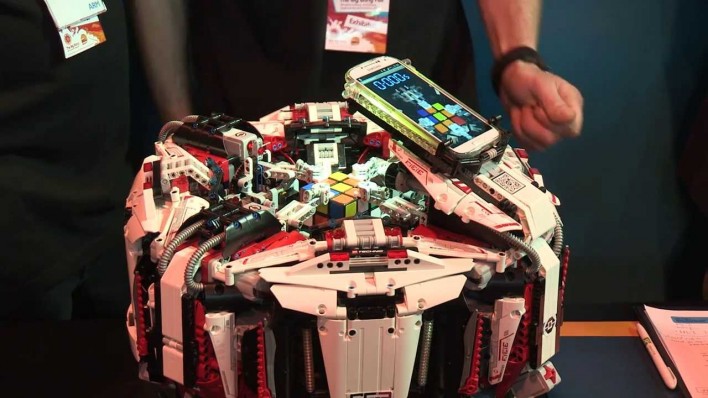 Lego Robot Smashes Rubik’s Cube World Record