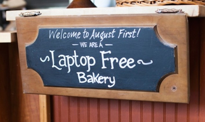 Vermont Coffee Shop Bans Laptops & Their Business Booms