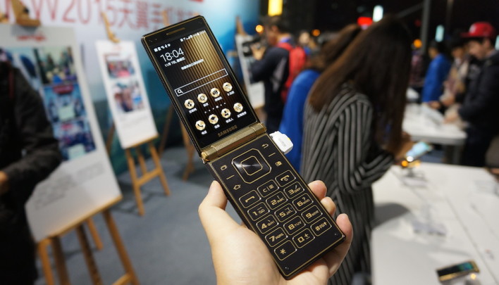 Samsung Unveil Luxury Flip/Smartphone