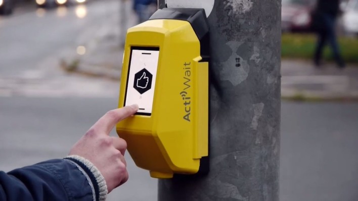 Traffic Lights in Germany Let You Play Pong!