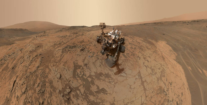 Mars Curiosity Rover Takes Panorama of Red Planet