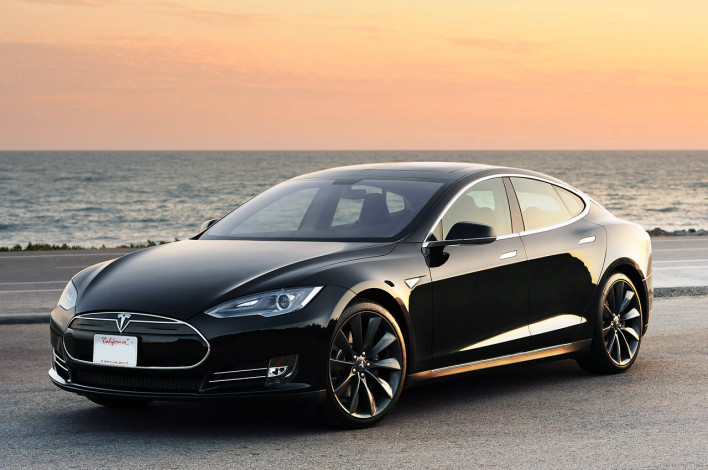 Tesla Adds Autonomous Functionality Onto Model S