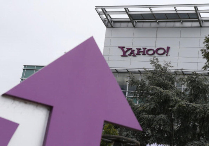 Yahoo Closing China Offices