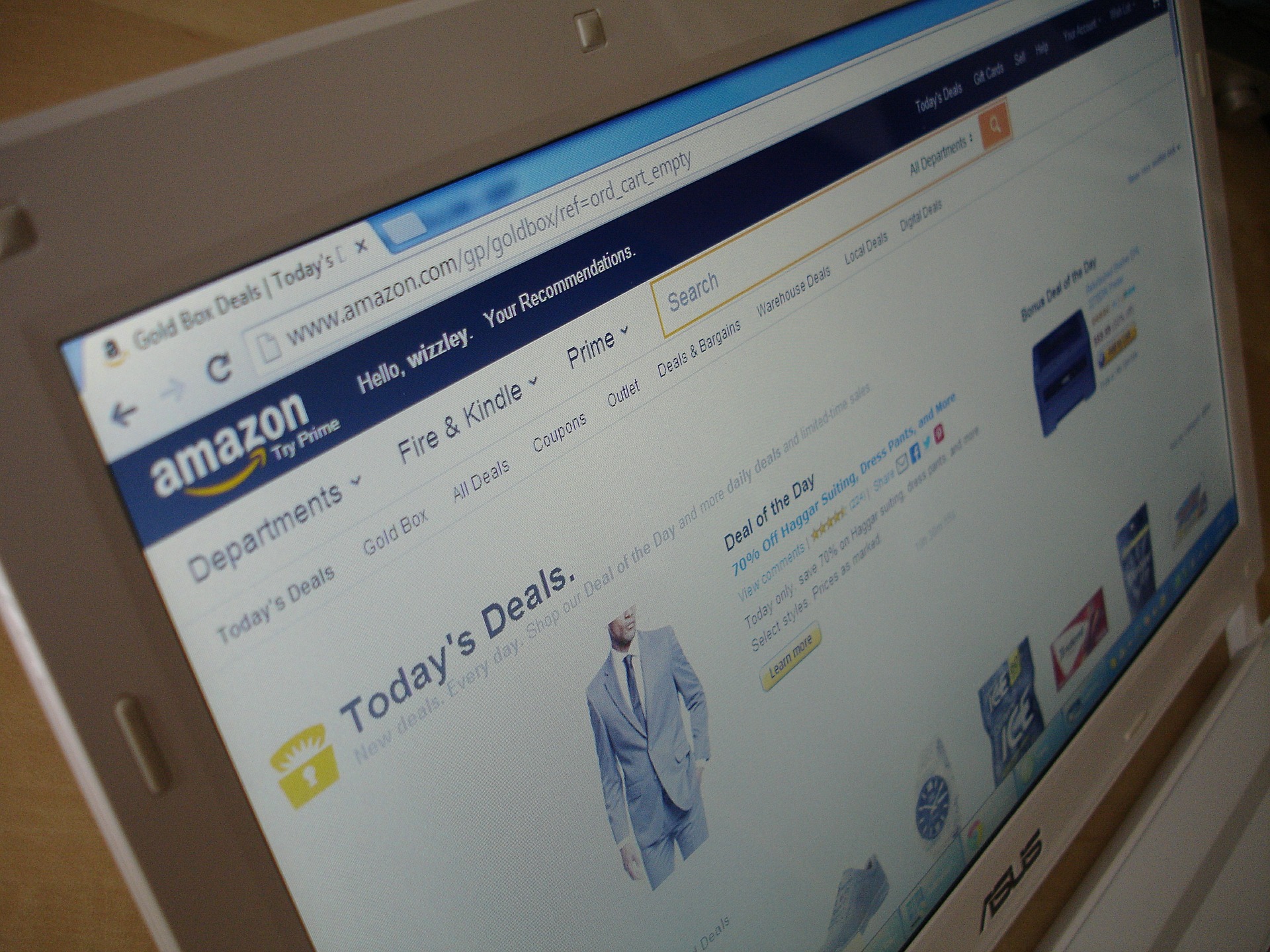 Amazon reviews play a big part in the online shopping experience. Credit: Simon/Pixabay